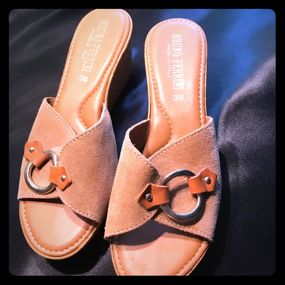 🌟4 for 20 🌟 Bruno Ferrini Size 38 Natural Open Toed Wedge